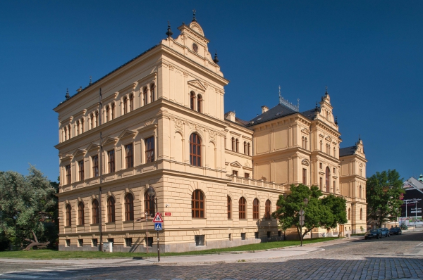 Rekonstrukce jihočeského muzea v Českých Budějovicích, Dukelská 1